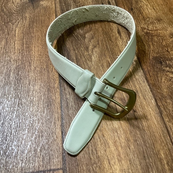 Lands End Belt Cream Leather Womens Size 26" Solid Brass Buckle Holes 25"-29" - Picture 1 of 9